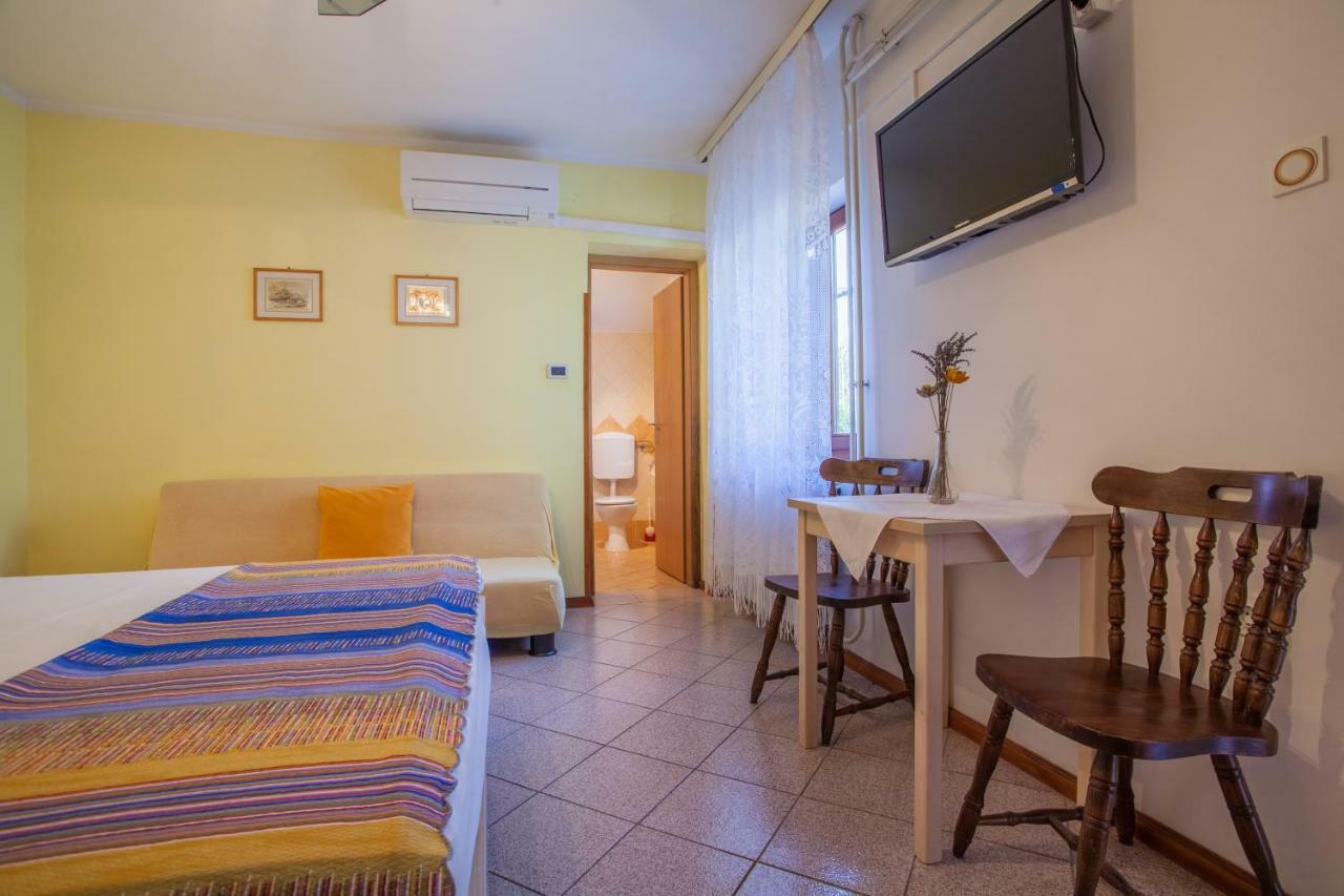 Rooms Ester Cres Dış mekan fotoğraf